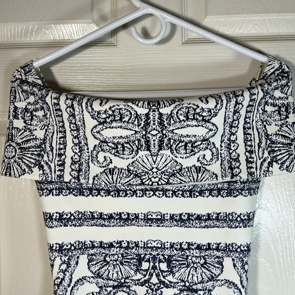 Elliatt Elements Dress Off Shoulder Size Small Bodycon - Picture 3 of 10